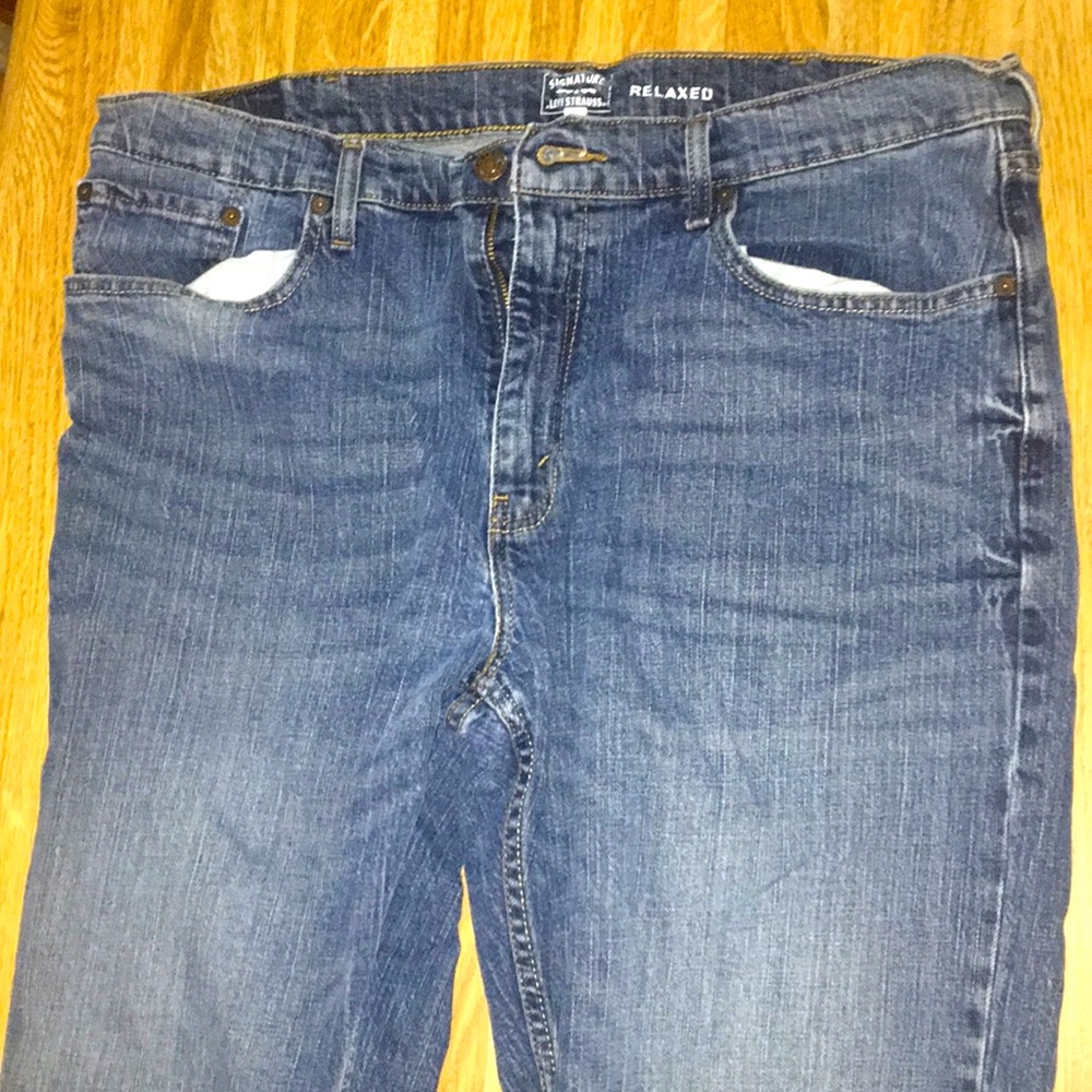 Levi Signature Gold Relaxed Blue Jeans. Men’s